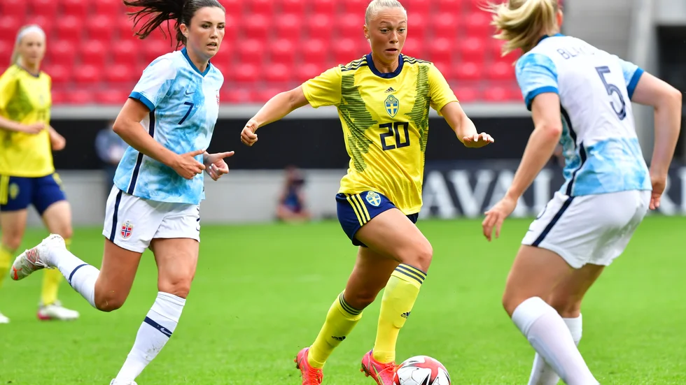 Hanna Bennison, i mitten, gjorde en stark insats i torsdagens landskamp mot Norge.