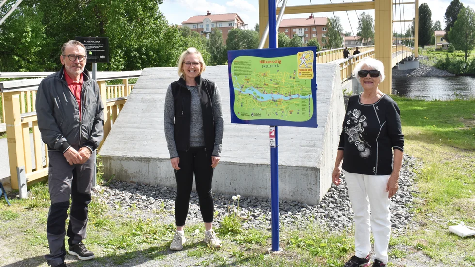 Hälsans stig återinvigdes av Kenneth Fahlesson och Lina Tjärnström från Skellefteå kommun samt Gunilla Forsell, ordförande i föreningen Hjärt-lung Skellefteå.