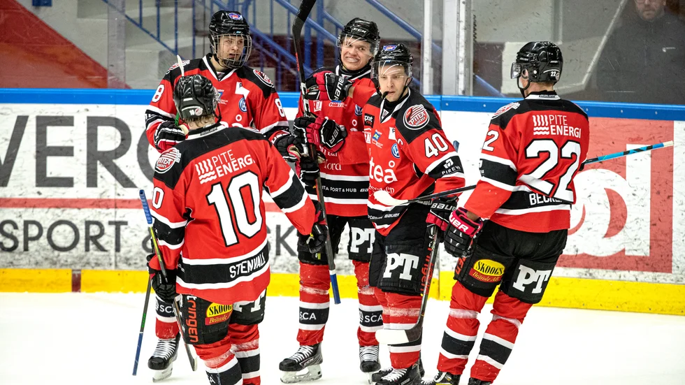 Piteå Hockey jubel efter avancemanget mot Vallentuna