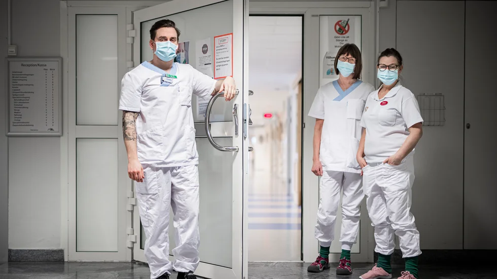 Petter Karlsson, Mona Isaksson och Maria Sundström jobbar med de svårast sjuka covidpatienterna. Nu berättar de om ett tufft år med pandemin.