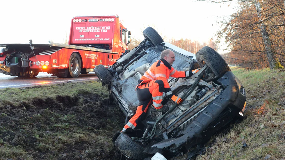 
En bil voltade i en trafikolycka norr om Rinforsa på torsdagsmorgonen.