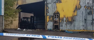 Byggnad totalförstördes i branden – arbete pågick i lokalerna
