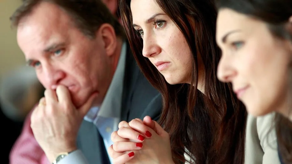 Befriande klarspråk. Aida Hadzialic - här sittande mellan Stefan Löfven och Teresa Carvalho vid ett besök på Matteusskolan i Norrköping - gör en viktig insats för S.