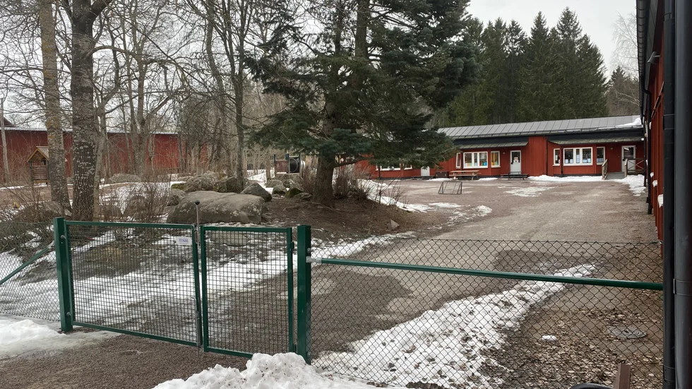 På andra sidan om skolgården ska den nya förskolan byggas.