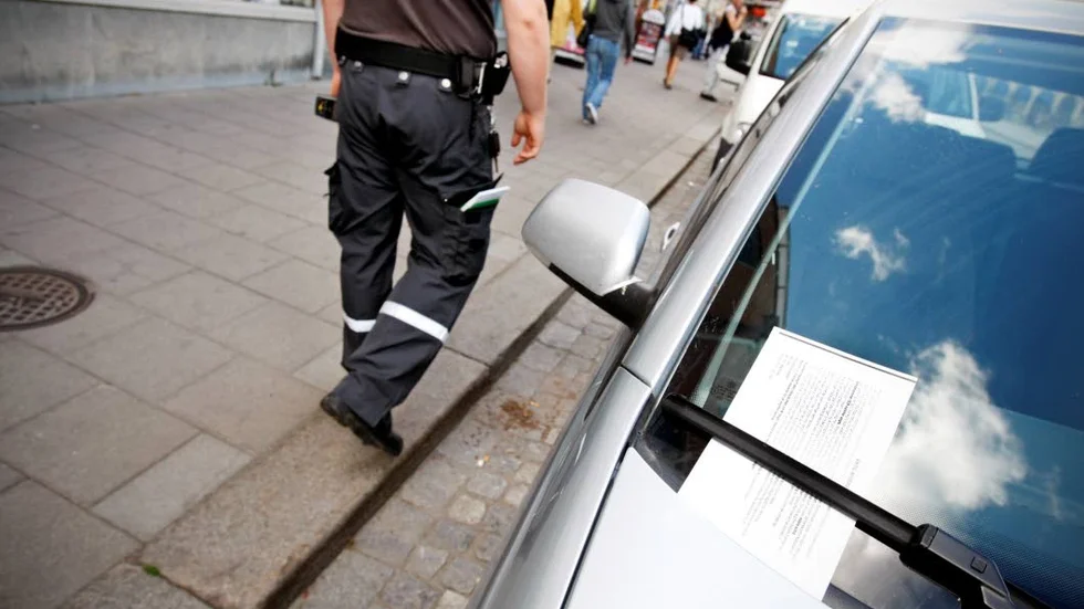Fyra av bilmålvaktens bilar omhändertogs.