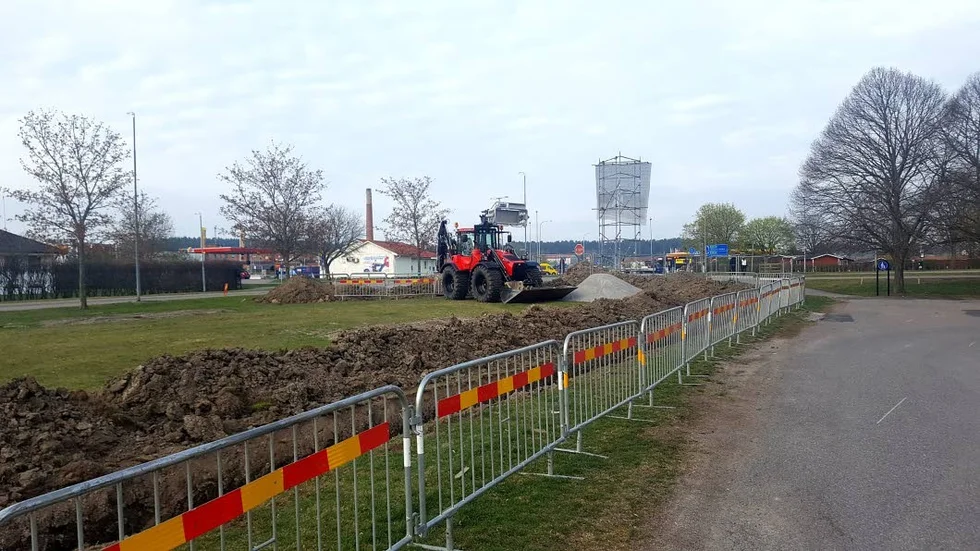 De första förberedande stegen har nu tagits på södra Eriksvik inför byggandet av ett fyravånings hus med hyreslägenheter.