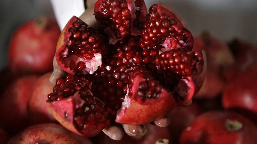Stöld. Granatäpple blev bytet, menar åklagaren.
