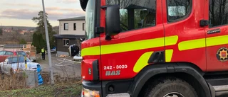 Räddningstjänsten vädrar efter brand i villa