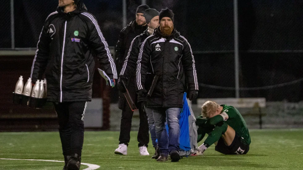 Ledare och spelare i ESK lämnade Lötens IP med tunga steg efter förlusten mot GUSK. De hade allt i egna händer för att säkra nytt kontrakt, men föll tungt i slutet och åker ur division 2.