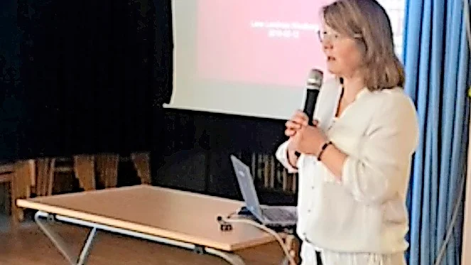 Kunnig guide. Lena Lundman Westberg informerade om sjuvårdsupplysnigen på Cafée Livslust.