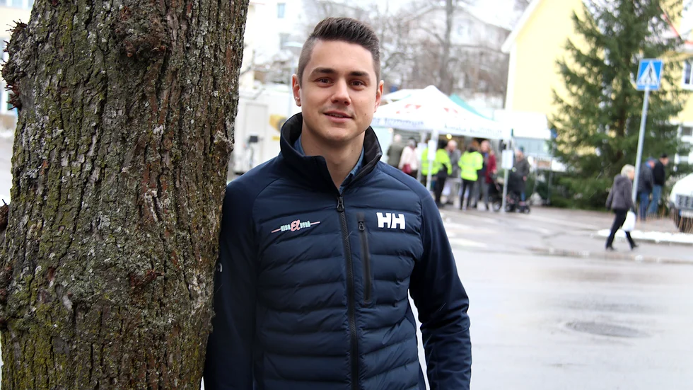 Lukas Lindberg, ledamot i Kisa Handel & Service, ser fram emot söndagens julskyltning i Kisa. "Hoppas på trevlig stämning", säger han.