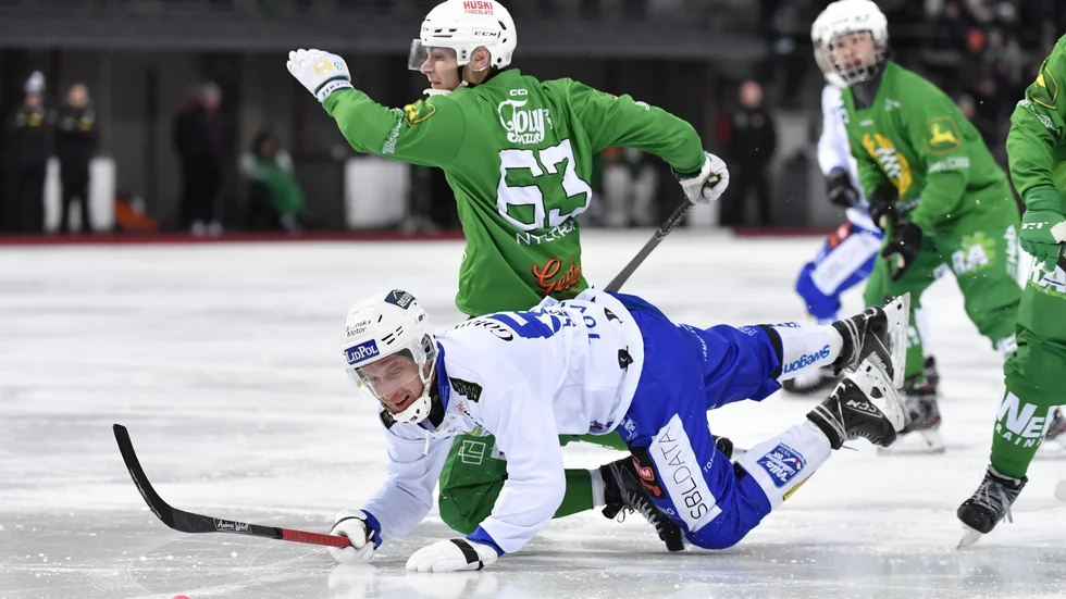 Erik Säfström, Villa, när laget mötte Hammarby på Zinkensdamm i november. De är två lag som på grund av utomhusis slipper restriktioner under annandagsbandyn.