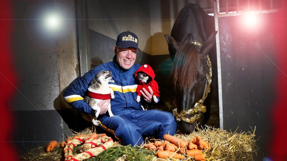 Från Tarzan, hundarna, Nuncio, Kalle, Musse och Karl-Bertil: En riktigt God Jul!