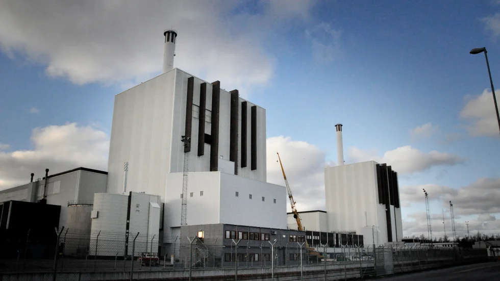 "Hur ställer sig Socialdemokraterna i regionen till att de numera har en inriktning som inte går i linje med den nationella energipolitiken?", undrar ledarskribenten.