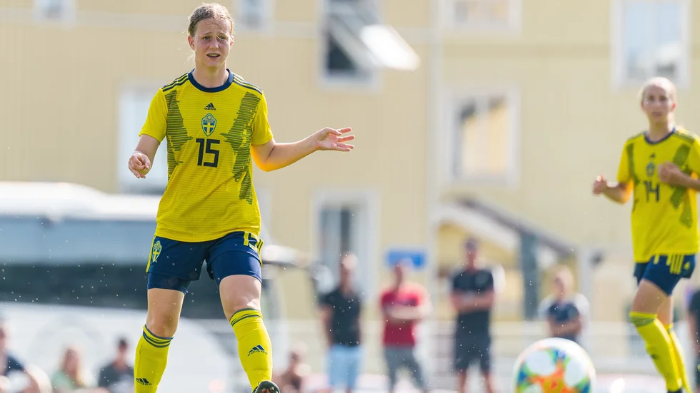 Fiona Eriksson väljer att fortsätta karriären i Eskilstuna United.
