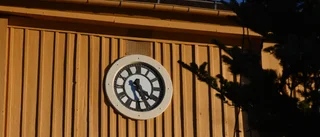 Torgklocka går flera timmar fel – ringer fem gånger tio över tolv