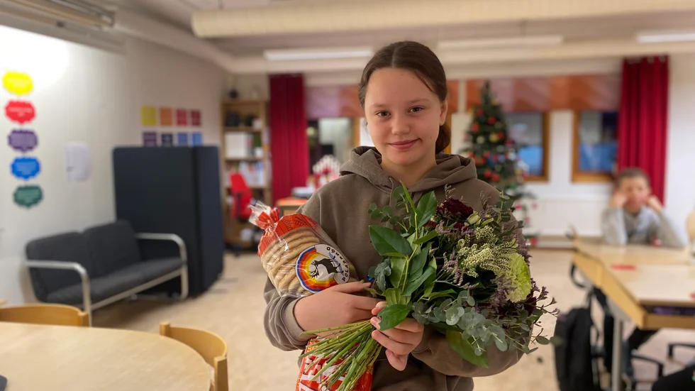 Bella Isaksson hade den bästa idén för utsmyckning av nya bageriet. Hon inspirerades av Akkats kraftverk som de kör förbi när de kör upp till Kiruna och hälsar på.