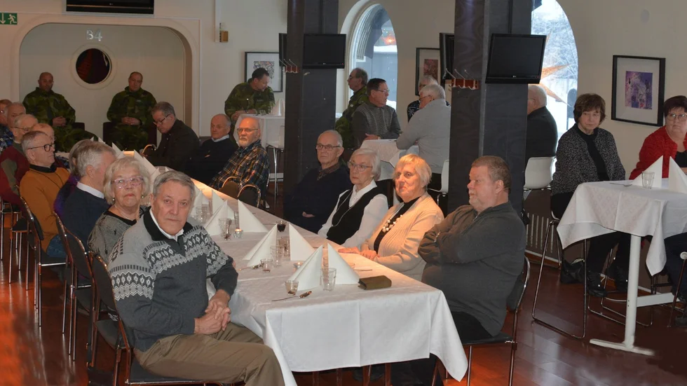Veteraner fick inforamtion om försvaret.