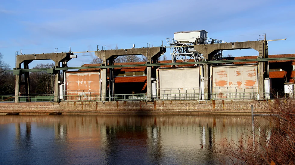 
Motala kraftstation uppströms. 