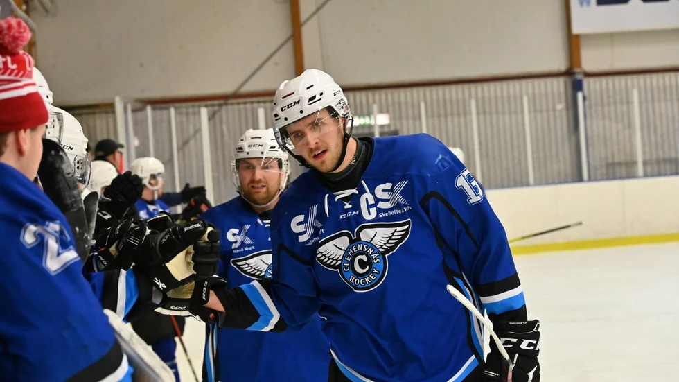 Pontus Burström stod för två mål, medan Jonatan Sundin och Christoffer stod för ett hattrick vardera, när Umeå Kings besegrades.