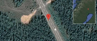 Personbil stillastående på E10 - helt stopp i ett körfält