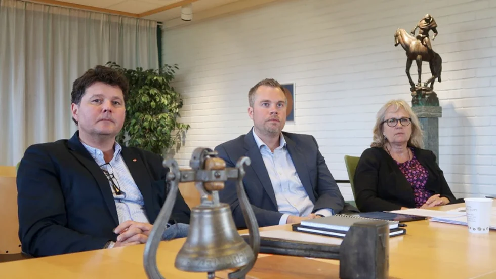 Peter Olofsson (S), Nicklas Sandström (M) och LiseLotte Olsson (V) var överens om att anta åtgärdsplanen.