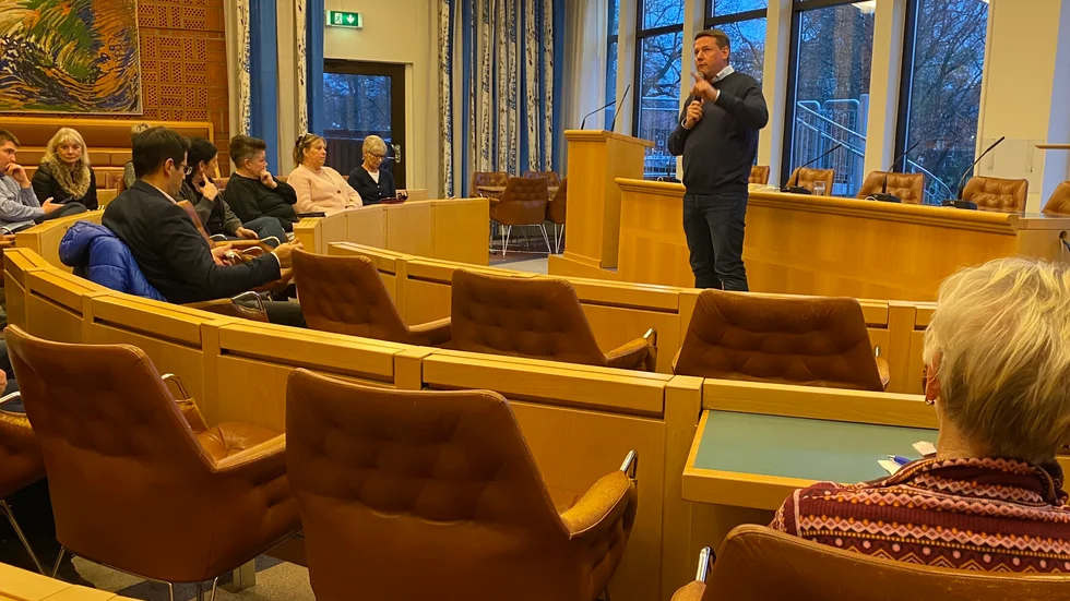 Tobias Baudin, ny partisekreterare för S, träffade Gamla Gardet i Motala.