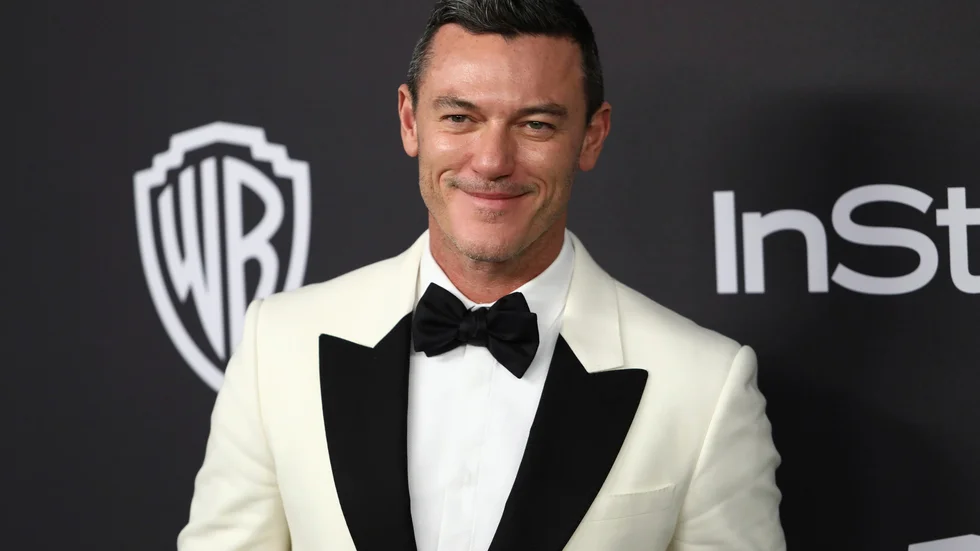 Luke Evans på röda matten på Golden Globes efterfest förrförra helgen. 
