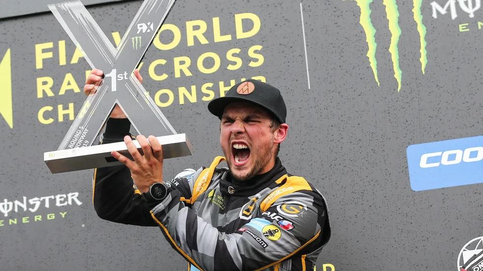 Marklunds första VM-seger. Han missade den stora premiären på hans pappas bana i Fällfors, men kompenserade med seger i VM-finalen i norska Hell.