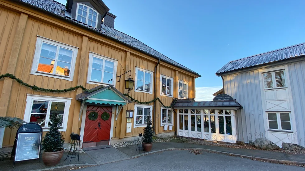 Gripsholms värdshus arrangerar fest under hemvändarkvällen och det utlovas mycket dans. 