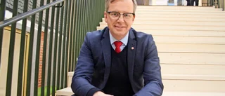 Minister besöker Hedensbyn och ser Northvolts möjliga etableringsplats