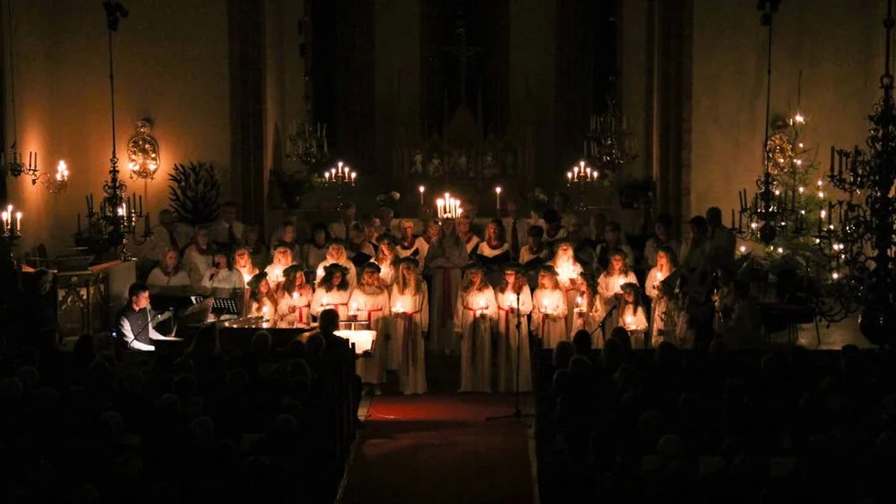 Luciakonsert. Det bjöds på en stämningsfull Luciakonsert i Hällestad kyrka i söndags.