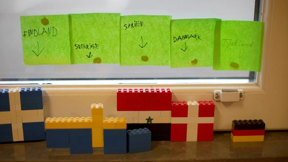 Svenska språket. Skolverket tycks inte bry sig om forskningens synpunker på engelska skolor, hävdar dagens debattörer.