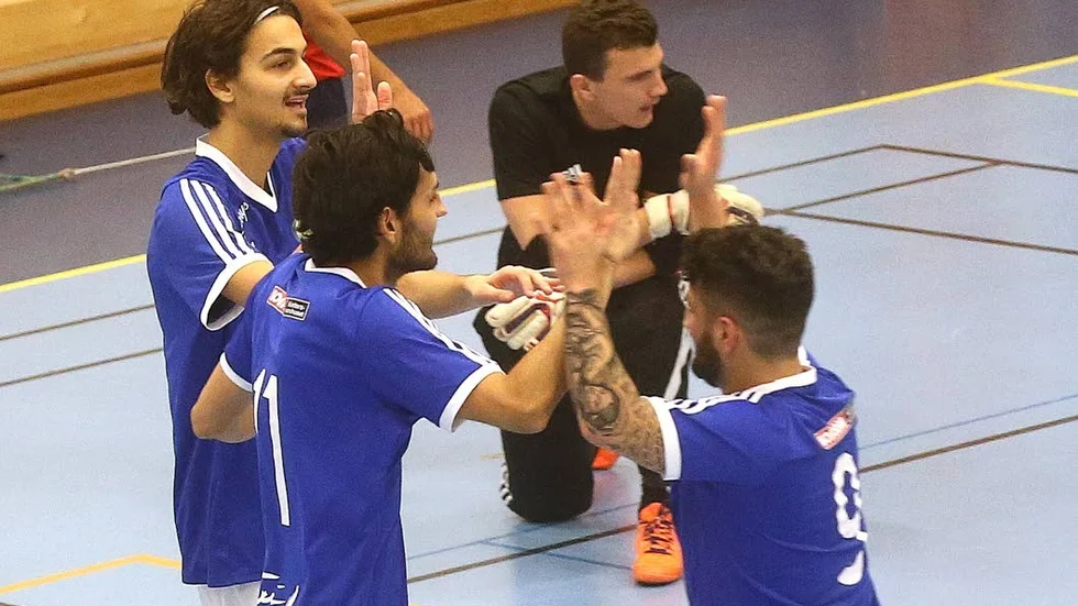 SKÖN SEGER. Haris Sijaric (längst till vänster) var en av målskyttarna i 5–4-segern.