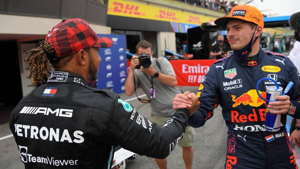 Lewis Hamilton och Max Verstappen slåss om VM-titeln, en fajt som troligen inte avgörs förrän i säsongens sista race om en dryg vecka.