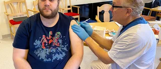 Nu får vårdpersonalen den tredje dosen