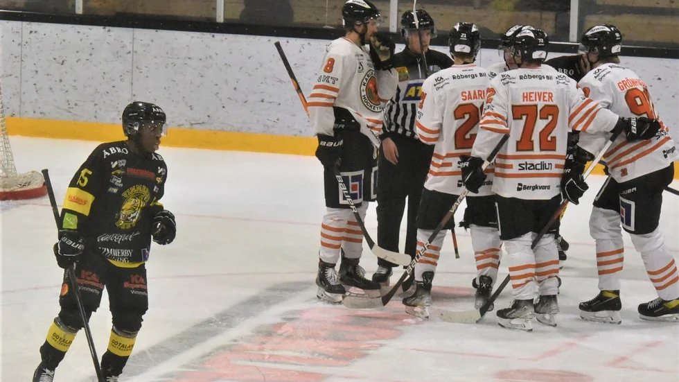 Vimmerby Hockey möter Karlskrona i hemmapremiär i Allettan. 