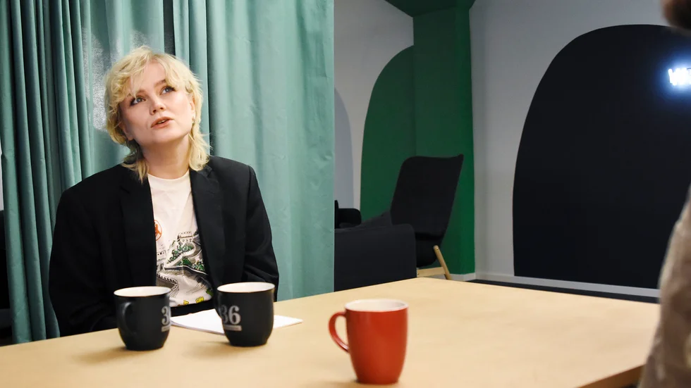Rebecka Digervall spelade upp en version av låten "Monster" för skivbolaget K51 som föll direkt och senare gav hennes band The Magnettes skivkontrakt.