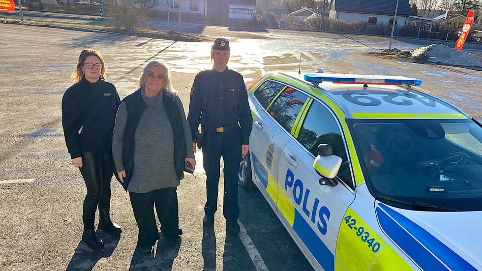 Nu ska det brottsförebyggande arbetet stärkas i Borensberg. Kommunpolis Josefin Arvidsson, Mannie Gustavsson, Motala kommun och företagaren Caroline Hultmark ser fram emot det.