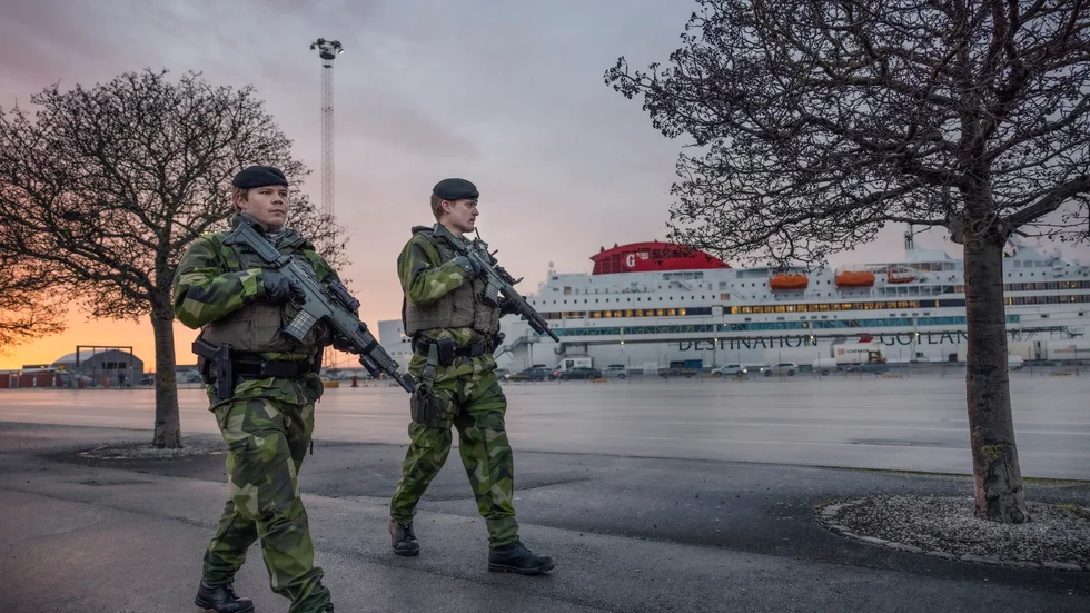 Militärnärvaron har ökat på Gotland sedan årsskiftet. Något som det rapporterats flitigt om i svenska medier, vilket skribenten tycker är fel.