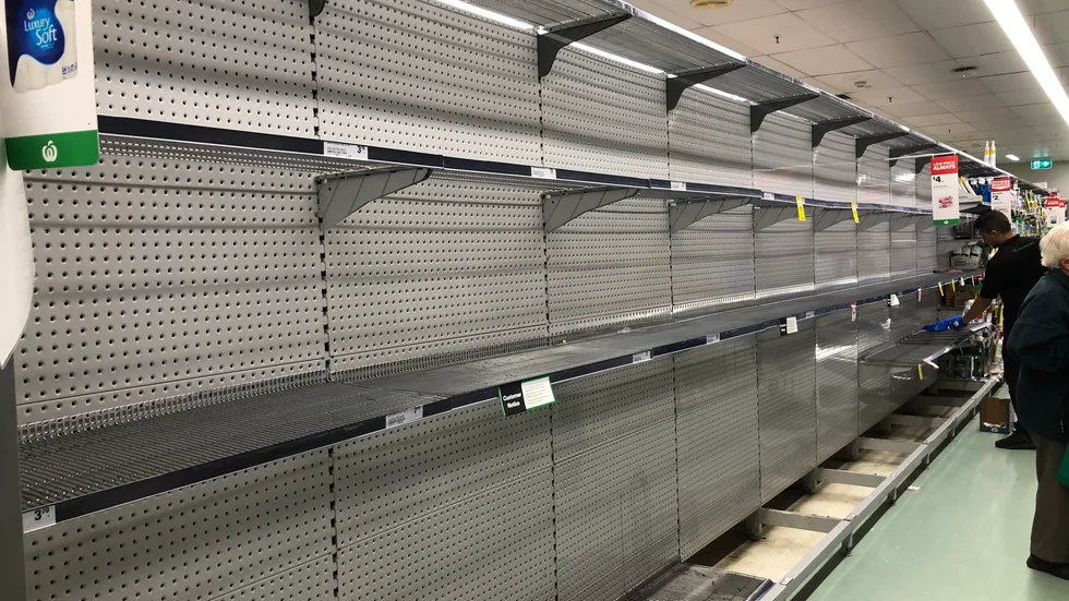 Butikshyllor gapar åter tomma i Australien. Men nu beror det inte på att människor bunkrar varor utan på personalbrist i livsmedels- och transportsektorn. Arkivbild.