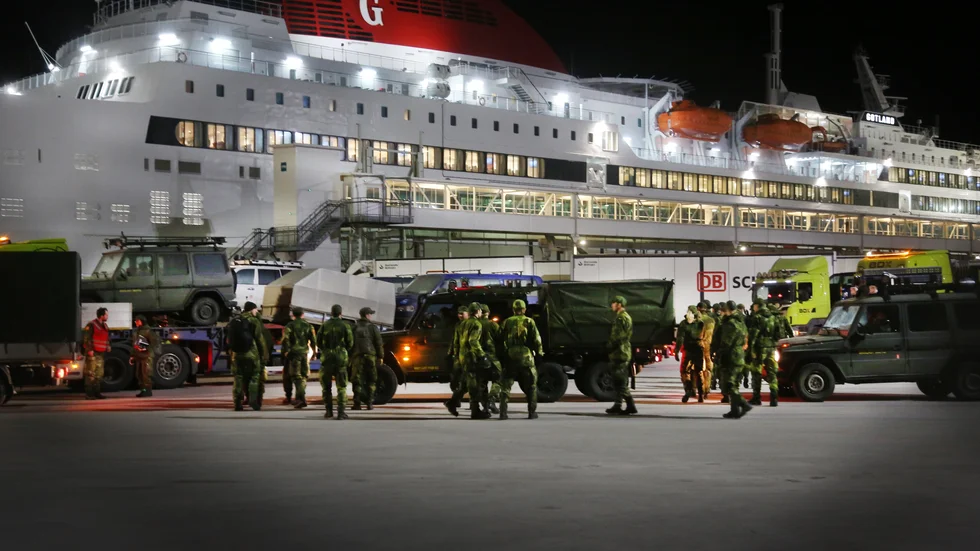 Militär förstärkning anlände till Gotland med färjan från Nynäshamn natten till lördagen.