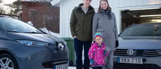 Familjen i Bergsviken köpte både laddhybrid och elbil – fick bidrag för laddbox: "Har blivit elbilsentusiaster"