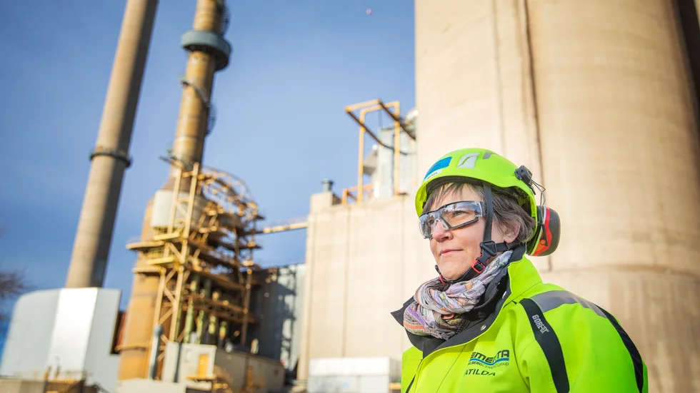 Matilda Hoffstedt, fabrikschef på Heidelberg Materials, svarar på en insändare som ifrågasätter om all cement måste komma från Slite.