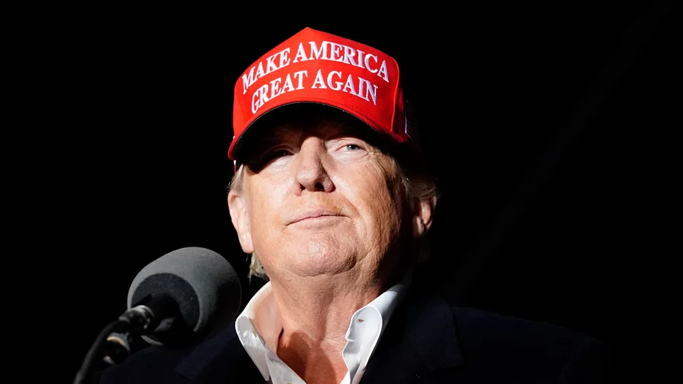 En domare fastslår att Donald Trump måste vittna under ed i en pågående bedrägeriutredning. Arkivbild.