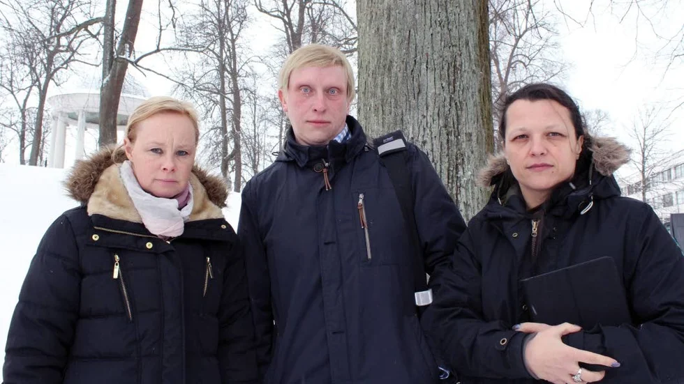 Anneli Thyrell, Petter Karlsson och Lejla Karlsson föräldrar som har barn på på Tallbackens  förskola, är missnöjda med hur kommunen skött nedläggningen av förskolan.