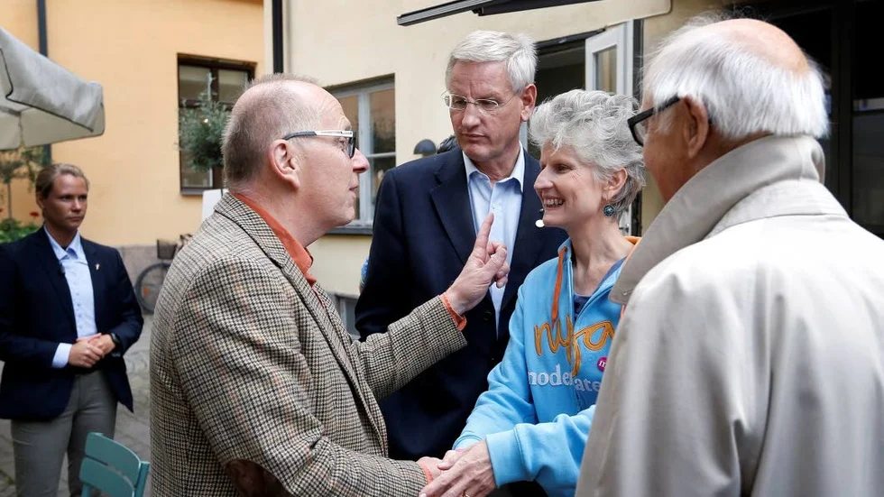 Lärdomar från Bildt. Folkbladets Widar Andersson - här i samspråk med makarna Bildt i Norrköping 2014 - förordar en pakt mellan S och M för Sveriges bästa.