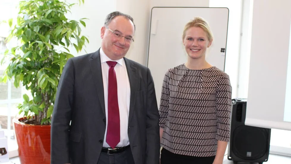 Ekonomi på kammaren. Henry Ohlsson vice riksbankchef och Johanna Palmér vd i Östsvenska Handelskammaren.