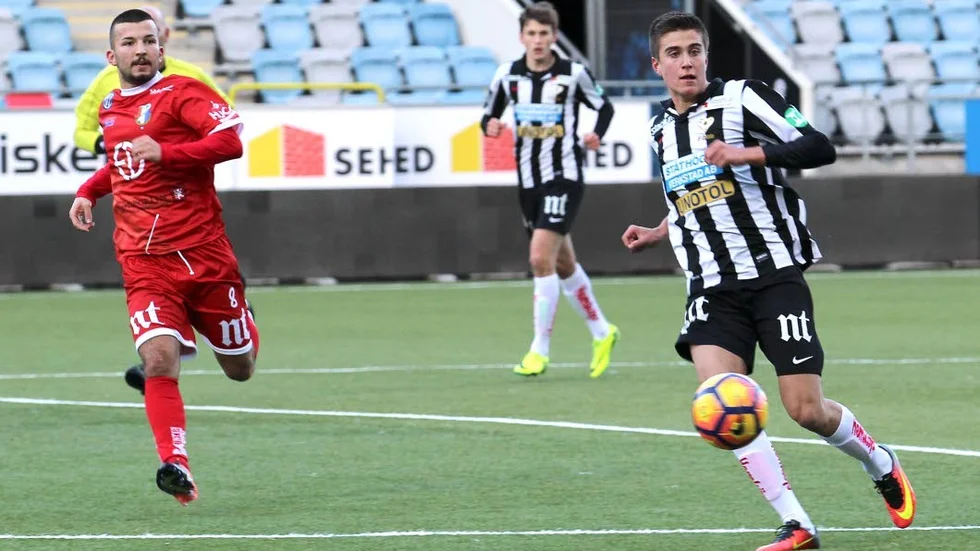 Carl Björk startade för Sverige i 2-4-förtlusten borta mot Schweiz.