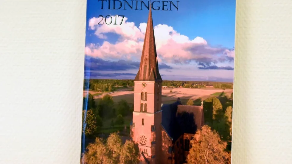 Fullmatad. Hällestadstidningen 2017 ger läsaren en tillbakablick  över det gångna året